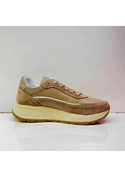 Kadın ve Ortopedik Günlük Ayakkabı