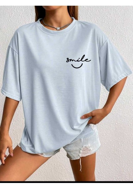 Kadın Smile Baskılı Oversize Salaş T-Shirt Boyfriend modelleri