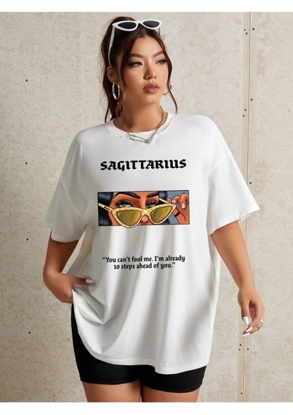 Beyaz Oversize T-Shirt Sagıttarıus Baskılı modelleri