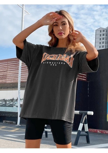 Kadın Füme Oversize Michigan Baskılı T-Shirt fırsatları