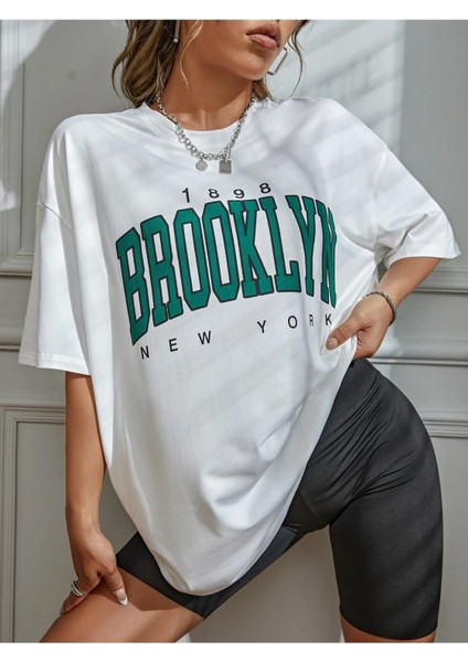 Beyaz Oversize T-Shirt Brooklyn Baskılı