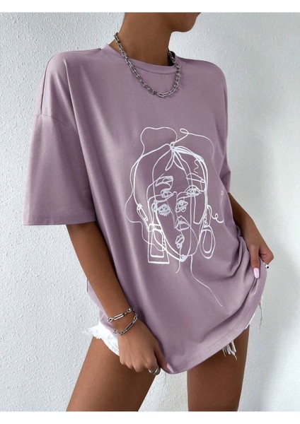 Çizgi Yüz Baskılı Kadın Oversize T-Shirt Salaş Boyfirend modelleri