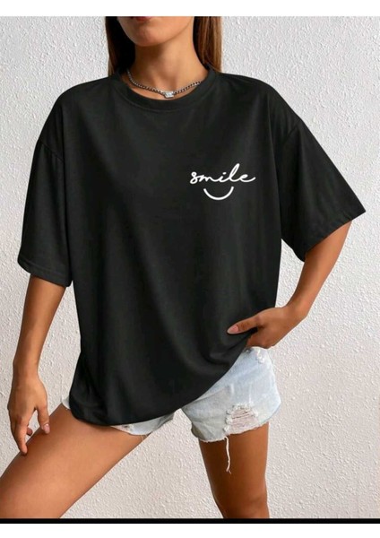 Kadın Smile Baskılı Oversize Salaş T-Shirt Boyfriend modelleri
