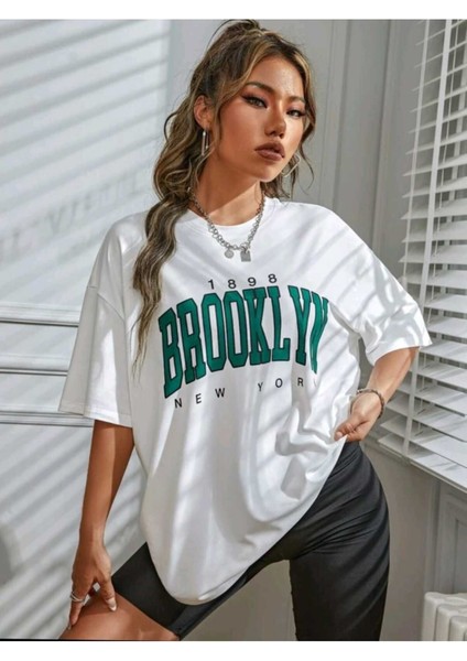 Kadın Brooklyn Baskılı Oversize Salaş Beyaz T-Shirt Ünisex Boyfirend