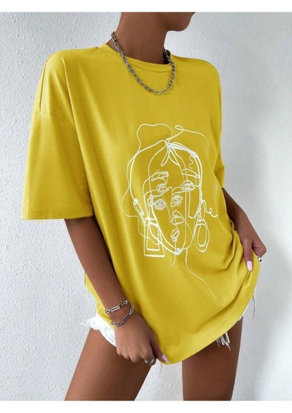 Çizgi Yüz Baskılı Kadın Oversize T-Shirt Salaş Boyfirend modelleri