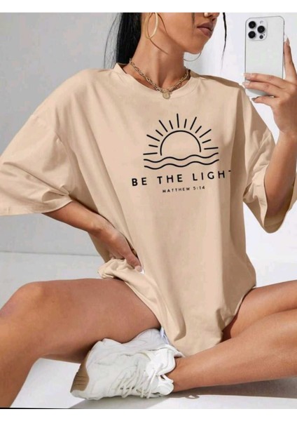 Kadın Be The Lıght Baskılı Oversize Salaş T-Shirt Ünisex Boyfirend fiyatları