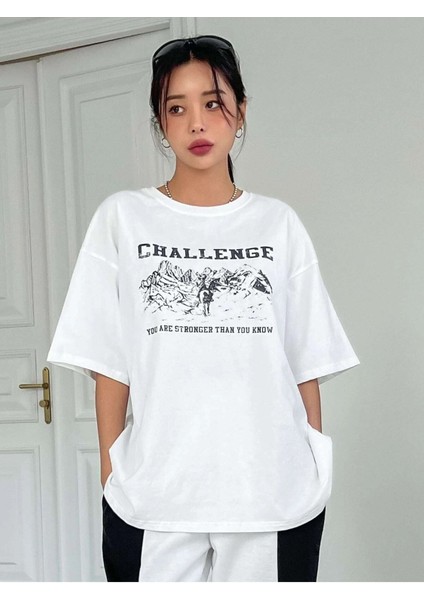 Beyaz Oversize T-Shirt Challenge Baskılı