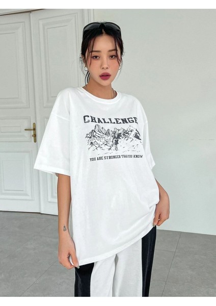 Beyaz Oversize T-Shirt Challenge Baskılı modelleri