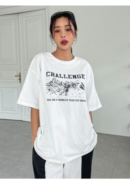 Beyaz Oversize T-Shirt Challenge Baskılı fırsatları
