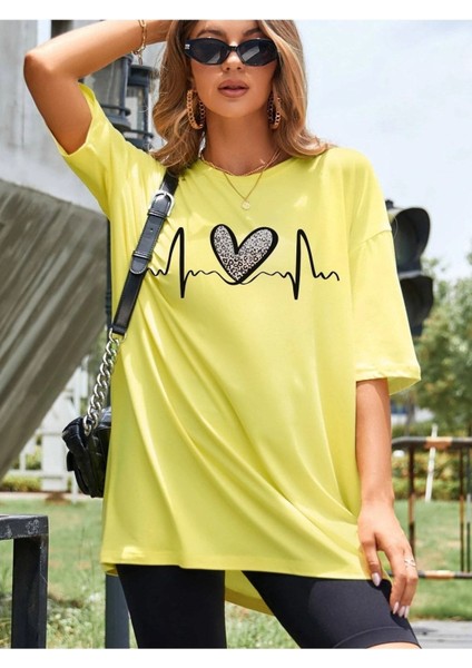 Kalp Ritmi Baskılı Kadın Oversize T-Shirt Salaş Boyfirend modelleri
