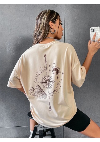 Bej Oversize T-Shirt Pusula Baskılı indirimleri