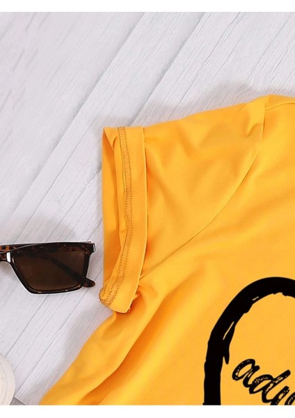 Kadın Sarı Oversize T-Shirt Kalp Baskılı fırsatları