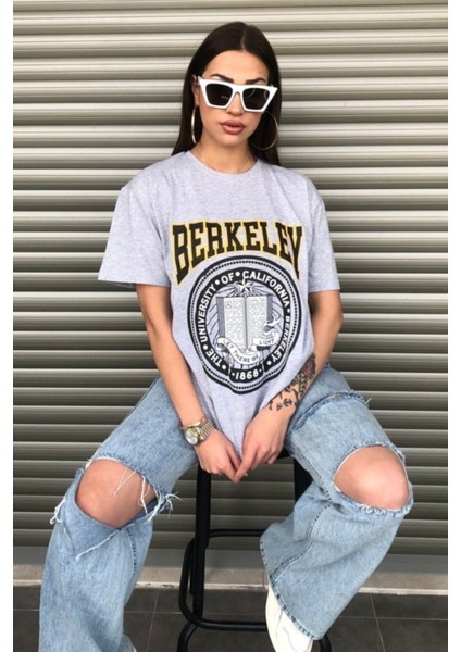Oversize Unisex Berkeley Baskılı T-Shirt fiyatları