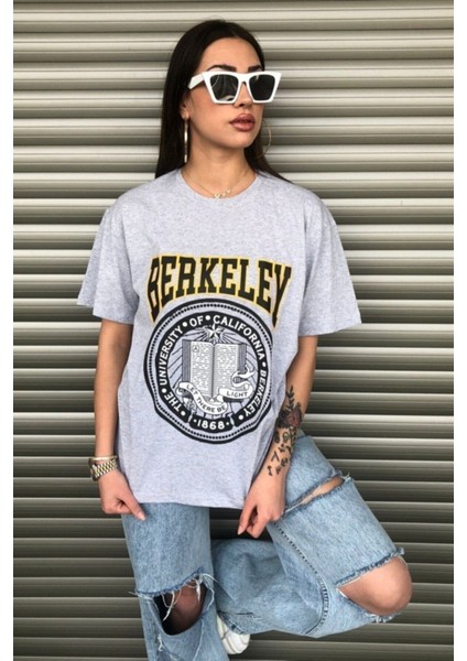 Oversize Unisex Berkeley Baskılı T-Shirt fırsatları