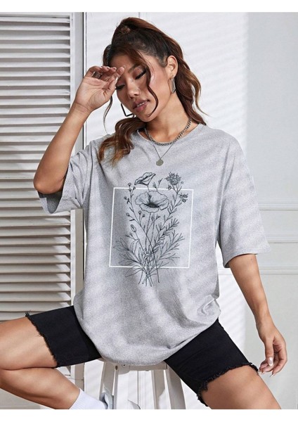 Çerçevede Çiçek Baskılı Oversize T-Shirt Salaş Boyfirend fiyatları