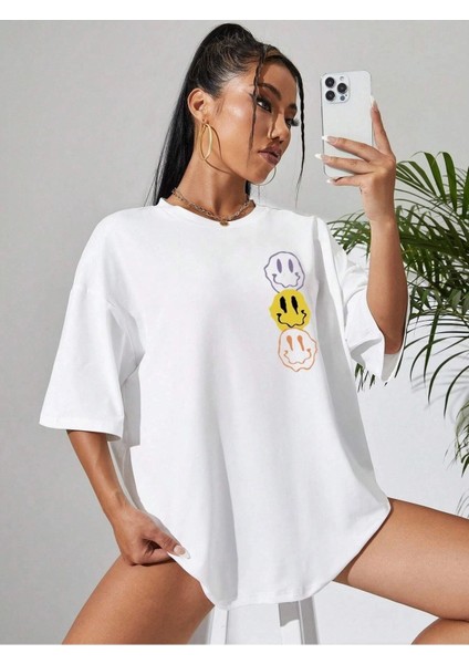Smile Baskılı Kadın Oversize Salaş T-Shirt Boyfirend modelleri