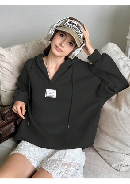 V-Yaka Kapüşonlu Basic Kol Baskılı Oversize Swetshirt fiyatları