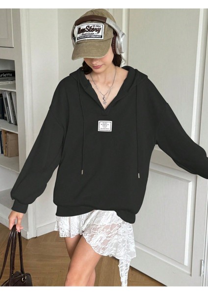 V-Yaka Kapüşonlu Basic Kol Baskılı Oversize Swetshirt fırsatları
