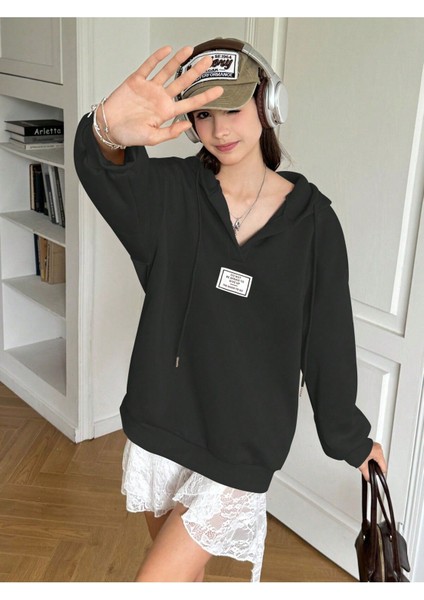 V-Yaka Kapüşonlu Basic Kol Baskılı Oversize Swetshirt indirimleri
