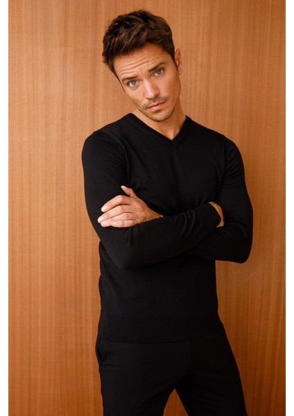 Erkek Basic V Yaka Ince Triko Kazak Siyah modelleri