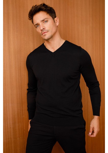 Erkek Basic V Yaka Ince Triko Kazak Siyah fırsatları