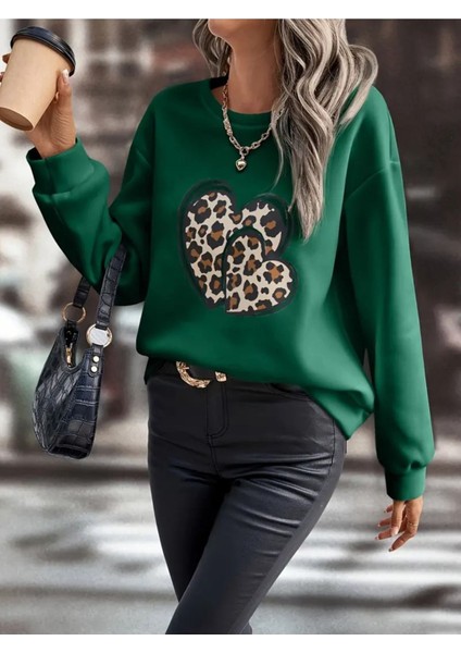 Kalp Baskılı Oversize Sıfır Yaka Sweatshirt fırsatları