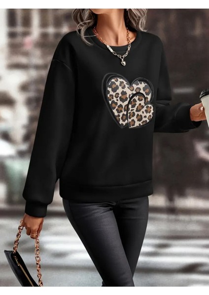 Kalp Baskılı Oversize Sıfır Yaka Sweatshirt fırsatları