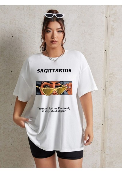 Beyaz Oversize T-Shirt Sagıttarıus Baskılı