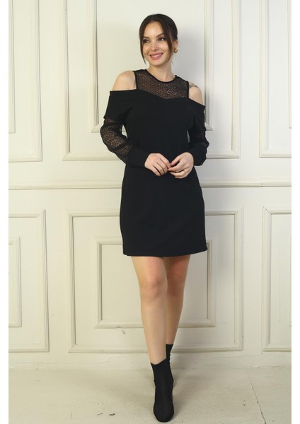 Kadın Omuz Dekolteli Dantel Detaylı Kısa Elbise