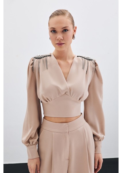 Omuz Aksesuarlı Kısa Bluz - Bej modelleri