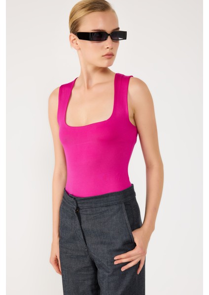 Kare Kesim Dekolteli Bodysuit