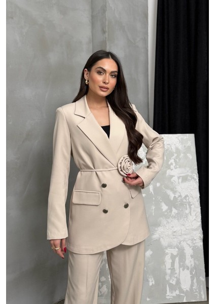 Kadın Ikili Blazer Ceket Pantolon Takım Aksesuar ve Düğme Detaylı Bol Paça