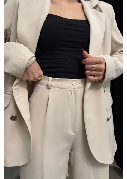 Kadın Ikili Blazer Ceket Pantolon Takım Aksesuar ve Düğme Detaylı Bol Paça