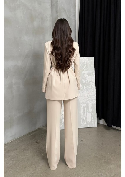 Kadın Ikili Blazer Ceket Pantolon Takım Aksesuar ve Düğme Detaylı Bol Paça