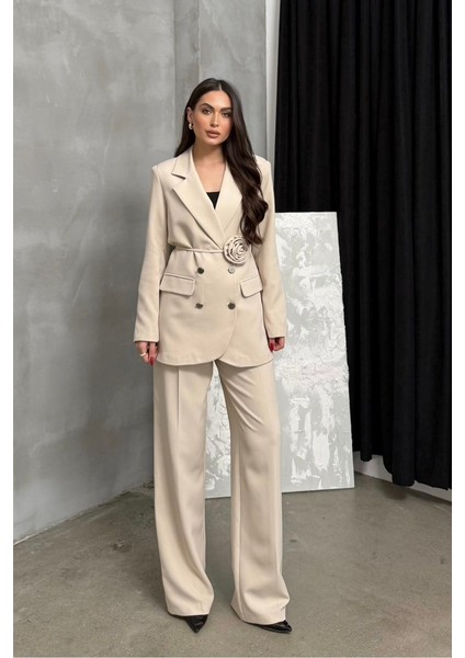 Kadın Ikili Blazer Ceket Pantolon Takım Aksesuar ve Düğme Detaylı Bol Paça