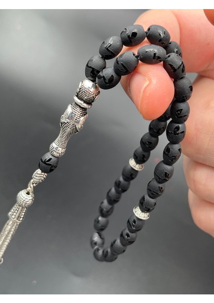 Obsidyen Tesbih Siyah Arpa Model 6X8mm 33 Tane Metal Gümüş Görünümlü Püskül D450120.180125 fiyatları