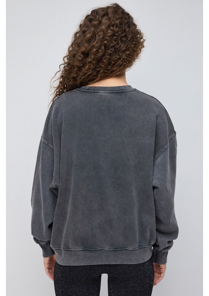 Uzun Kol Bisiklet Yaka Yıkamalı Baskılı Oversize Sweatshirt