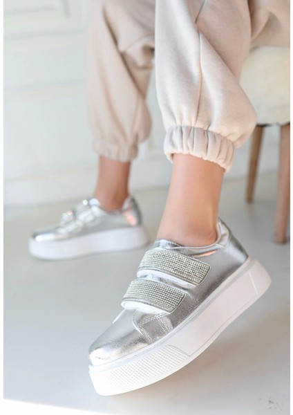 Dirla Gümüş Rugan Spor Ayakkabı modelleri