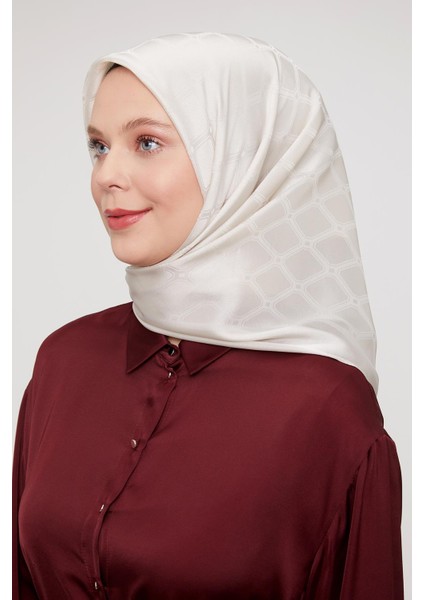 Krem Geometrik Kristal Jakar Eşarp