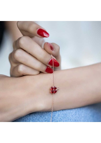 925 Ayar Gümüş Rose Kırmızı Kalpli Yonca Bileklik fiyatları