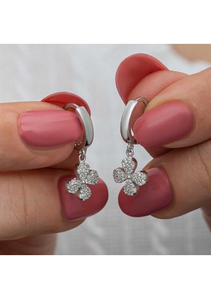 ​gümüş Sallantılı Yonca Kadın Küpe