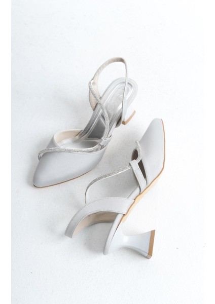 Gümüş Saten Taşlı Kısa Topuklu Kadın Ayakkabı fiyatları