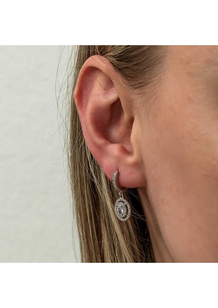 Gümüş Oval Taşlı Sallantılı Küpe indirimleri