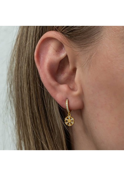 Gümüş Sallantılı Gold Kar Tanesi Kadın Küpe modelleri