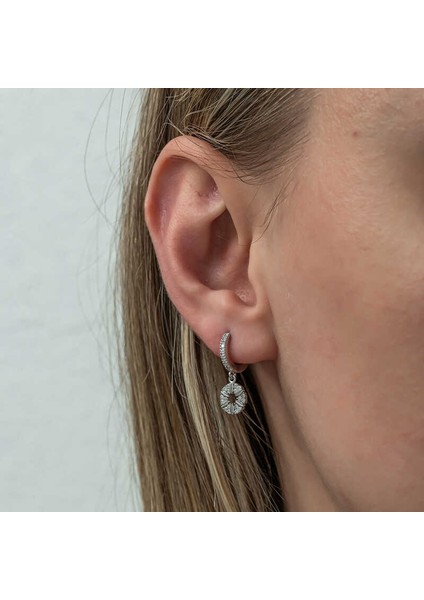 Gümüş Geometrik Desenli Kadın Küpe fırsatları