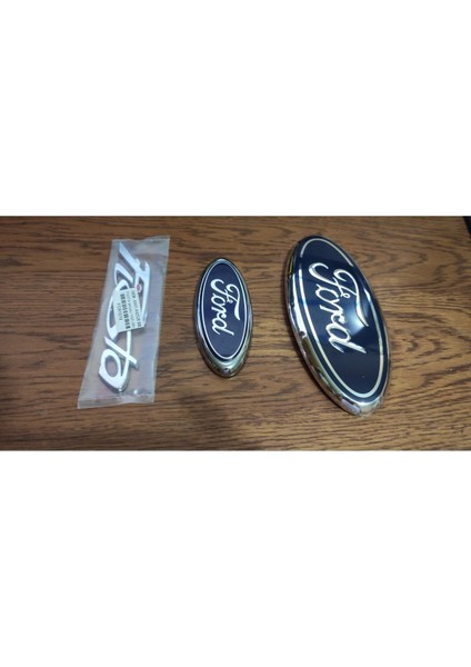 Fiesta 2009-2012 Ön Panjur Arması + Arka Bagaj Arması + Fiesta Bagaj Yazısı 2009-2012 3lü Set