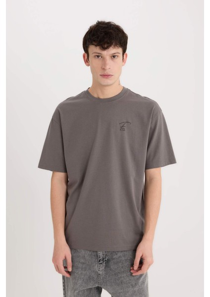 %100 Pamuk Comfort Fit Bisiklet Yaka Sırt Baskılı Kısa Kollu Tişört D5587AX25SP modelleri