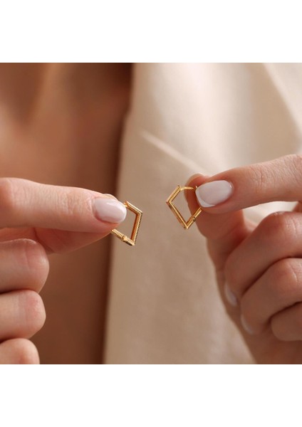 Ajda Küpe 14 Ayar Üçgen Form 1.5 cm fiyatları