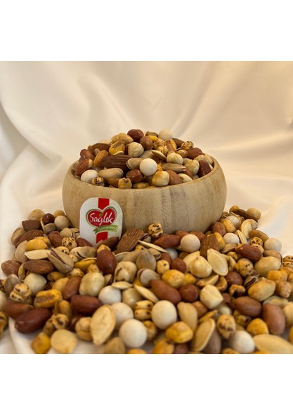 - Kokteyl Karışık Kuruyemiş