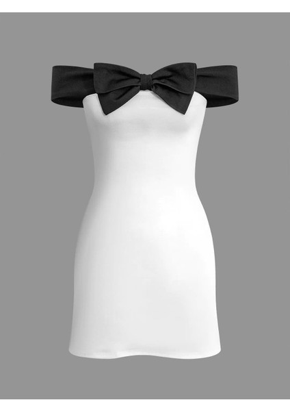 Kurdele Detaylı Beyaz Mini Elbise